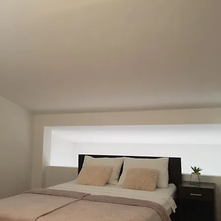 Diana Biograd Na Moru